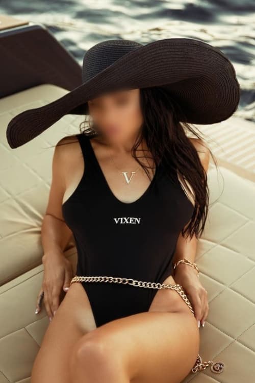 Escort Ariana Marie - 888 Companions