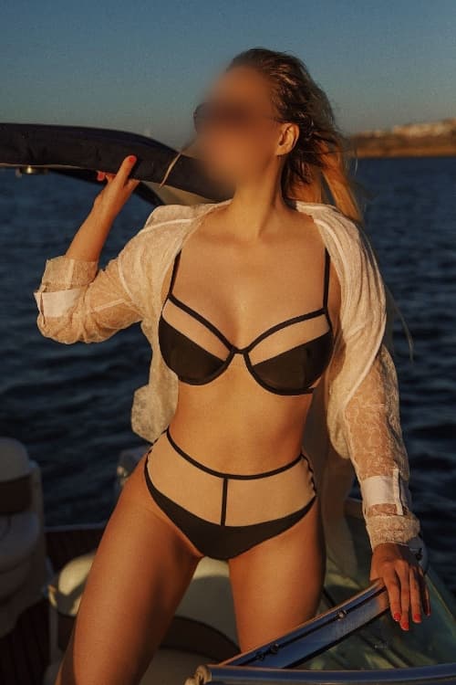 Escort Stella U - 888 Companions