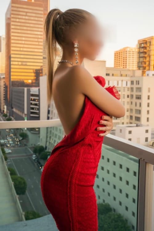 Escort Cat Keenly - 888 Companions