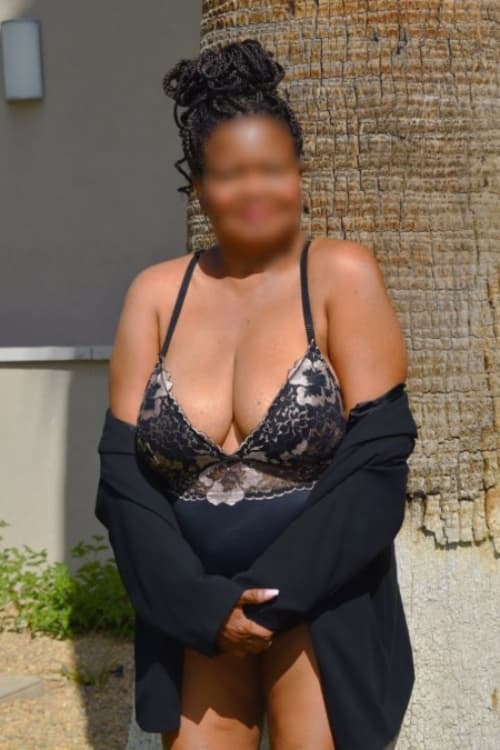 Escort Phemie - 888 Companions
