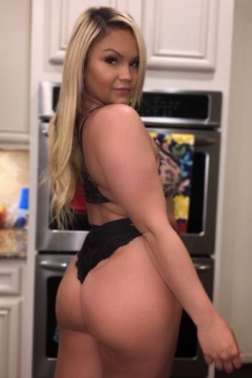Escort Karlee Rose - 888 Companions