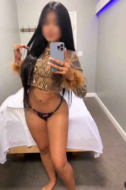 Escort Karolina - 888 Companions