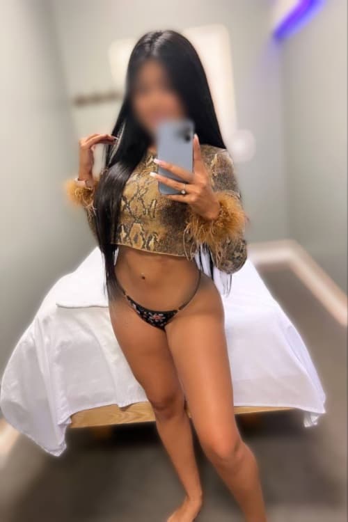 Escort Karolina - 888 Companions