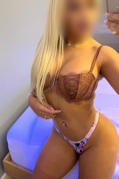 Escort Paola Ven - 888 Companions
