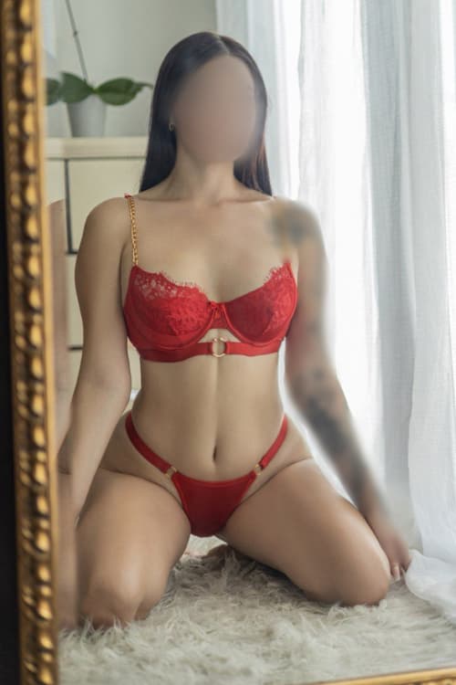 Escort Mia Col - 888 Companions