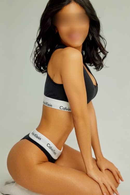 Escort Agatha V - 888 Companions